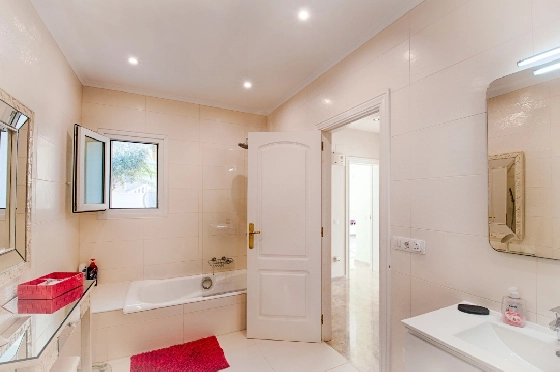 Villa in Moraira zu verkaufen, Espace de vie 466 m², Baujahr 2005, Klimaanlage, Terrain 2040 m², 5 Chambres &agrave; coucher, 5 Badezimmer, Pool, ref.: AM-12515DR-47