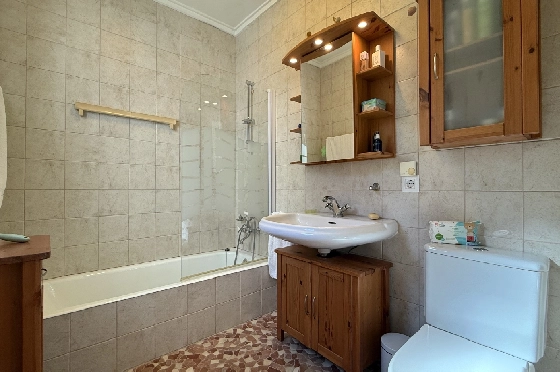 Villa in Pedreguer(Monte Solana) zu verkaufen, Espace de vie 87 m², Baujahr 1999, Zustand gepflegt, + Ofen, Klimaanlage, Terrain 426 m², 3 Chambres &agrave; coucher, 3 Badezimmer, Pool, ref.: AS-2425-12