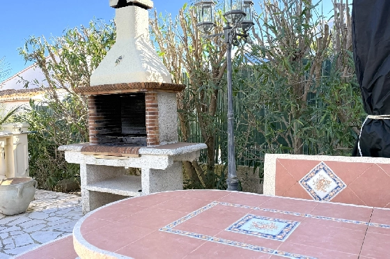 Villa in Pedreguer(Monte Solana) zu verkaufen, Espace de vie 87 m², Baujahr 1999, Zustand gepflegt, + Ofen, Klimaanlage, Terrain 426 m², 3 Chambres &agrave; coucher, 3 Badezimmer, Pool, ref.: AS-2425-19