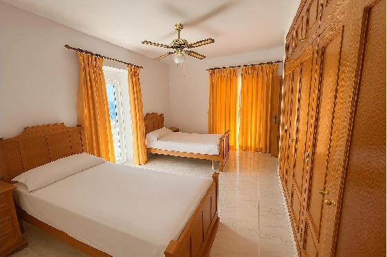 Villa in La Sella(La Sella) zu verkaufen, Espace de vie 379 m², Zustand gepflegt, + KLIMA, Klimaanlage, Terrain 1699 m², 4 Chambres &agrave; coucher, 4 Badezimmer, Pool, ref.: MG-0925-17