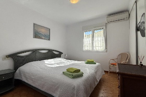 Villa in Els Poblets zur Ferienvermietung, Espace de vie 100 m², Baujahr 1983, Zustand gepflegt, + KLIMA, Klimaanlage, Terrain 353 m², 3 Chambres &agrave; coucher, 1 Badezimmer, Pool, ref.: T-0325-12