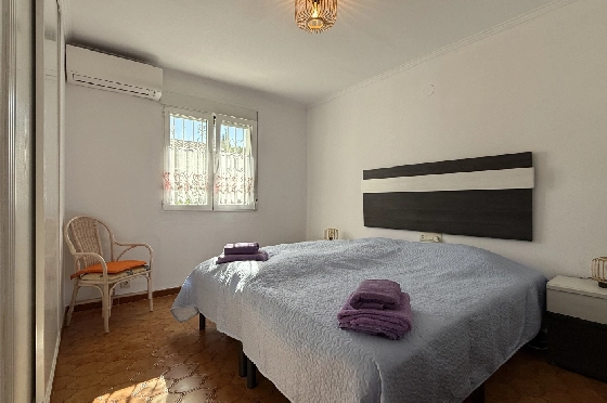 Villa in Els Poblets zur Ferienvermietung, Espace de vie 100 m², Baujahr 1983, Zustand gepflegt, + KLIMA, Klimaanlage, Terrain 353 m², 3 Chambres &agrave; coucher, 1 Badezimmer, Pool, ref.: T-0325-13