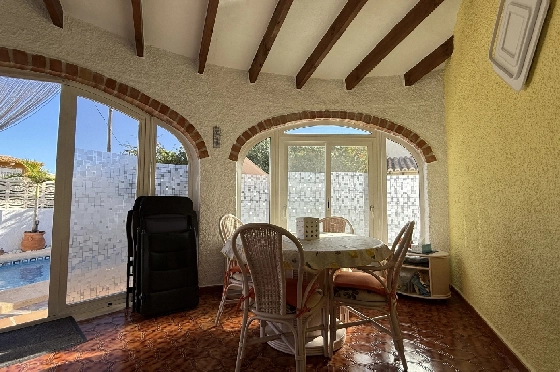 Villa in Els Poblets zur Ferienvermietung, Espace de vie 100 m², Baujahr 1983, Zustand gepflegt, + KLIMA, Klimaanlage, Terrain 353 m², 3 Chambres &agrave; coucher, 1 Badezimmer, Pool, ref.: T-0325-3
