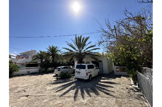 Villa in Denia zu verkaufen, Espace de vie 220 m², Baujahr 1983, Klimaanlage, Terrain 2233 m², 6 Chambres &agrave; coucher, 2 Badezimmer, Pool, ref.: O-V95814-36
