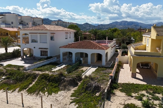 Villa in Denia zu verkaufen, Espace de vie 220 m², Baujahr 1983, Klimaanlage, Terrain 2233 m², 6 Chambres &agrave; coucher, 2 Badezimmer, Pool, ref.: O-V95814-40