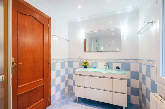 Villa in Benissa zu verkaufen, Espace de vie 216 m², Baujahr 2004, Klimaanlage, Terrain 935 m², 4 Chambres &agrave; coucher, 4 Badezimmer, Pool, ref.: AM-12600DR-11