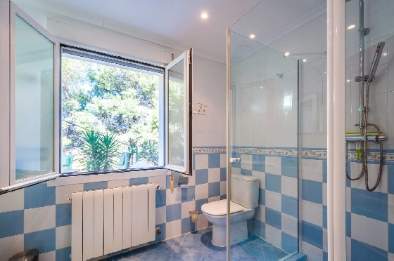 Villa in Benissa zu verkaufen, Espace de vie 216 m², Baujahr 2004, Klimaanlage, Terrain 935 m², 4 Chambres &agrave; coucher, 4 Badezimmer, Pool, ref.: AM-12600DR-12