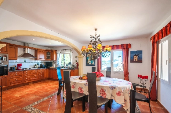 Villa in Benissa zu verkaufen, Espace de vie 216 m², Baujahr 2004, Klimaanlage, Terrain 935 m², 4 Chambres &agrave; coucher, 4 Badezimmer, Pool, ref.: AM-12600DR-18