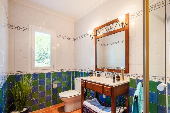 Villa in Benissa zu verkaufen, Espace de vie 216 m², Baujahr 2004, Klimaanlage, Terrain 935 m², 4 Chambres &agrave; coucher, 4 Badezimmer, Pool, ref.: AM-12600DR-22