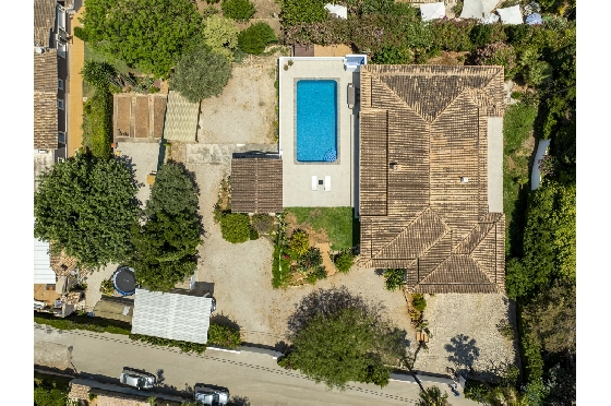 Villa in Denia zu verkaufen, Espace de vie 324 m², Baujahr 1993, Zustand modernisiert, + Fussbodenheizung, Klimaanlage, Terrain 1888 m², 4 Chambres &agrave; coucher, 2 Badezimmer, Pool, ref.: BC-7771-10