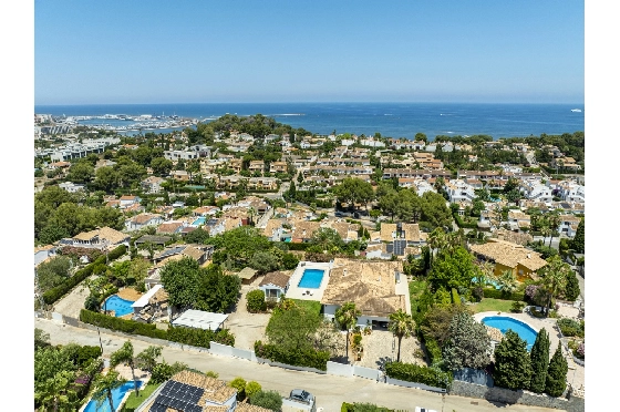 Villa in Denia zu verkaufen, Espace de vie 324 m², Baujahr 1993, Zustand modernisiert, + Fussbodenheizung, Klimaanlage, Terrain 1888 m², 4 Chambres &agrave; coucher, 2 Badezimmer, Pool, ref.: BC-7771-12