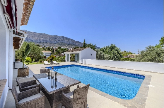 Villa in Denia zu verkaufen, Espace de vie 324 m², Baujahr 1993, Zustand modernisiert, + Fussbodenheizung, Klimaanlage, Terrain 1888 m², 4 Chambres &agrave; coucher, 2 Badezimmer, Pool, ref.: BC-7771-13