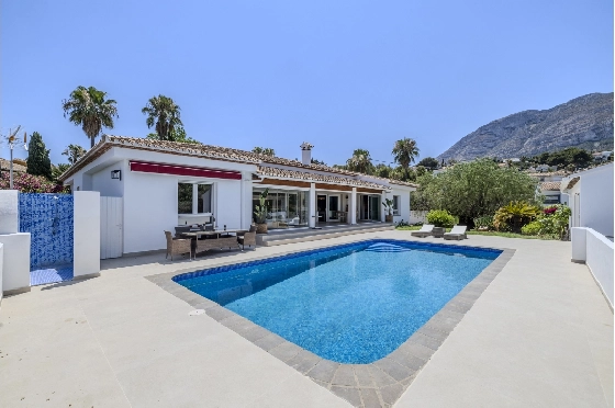 Villa in Denia zu verkaufen, Espace de vie 324 m², Baujahr 1993, Zustand modernisiert, + Fussbodenheizung, Klimaanlage, Terrain 1888 m², 4 Chambres &agrave; coucher, 2 Badezimmer, Pool, ref.: BC-7771-21