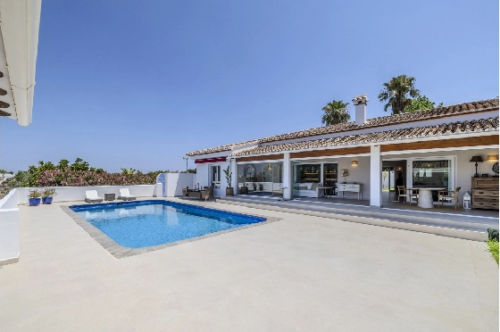 Villa in Denia zu verkaufen, Espace de vie 324 m², Baujahr 1993, Zustand modernisiert, + Fussbodenheizung, Klimaanlage, Terrain 1888 m², 4 Chambres &agrave; coucher, 2 Badezimmer, Pool, ref.: BC-7771-3
