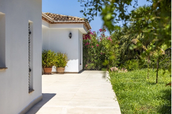 Villa in Denia zu verkaufen, Espace de vie 324 m², Baujahr 1993, Zustand modernisiert, + Fussbodenheizung, Klimaanlage, Terrain 1888 m², 4 Chambres &agrave; coucher, 2 Badezimmer, Pool, ref.: BC-7771-34