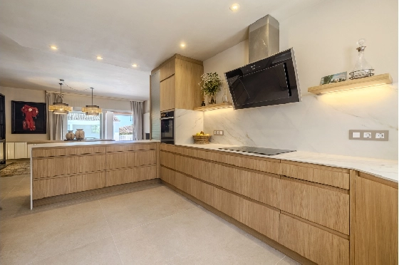 Villa in Denia zu verkaufen, Espace de vie 324 m², Baujahr 1993, Zustand modernisiert, + Fussbodenheizung, Klimaanlage, Terrain 1888 m², 4 Chambres &agrave; coucher, 2 Badezimmer, Pool, ref.: BC-7771-39