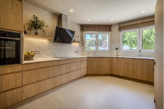 Villa in Denia zu verkaufen, Espace de vie 324 m², Baujahr 1993, Zustand modernisiert, + Fussbodenheizung, Klimaanlage, Terrain 1888 m², 4 Chambres &agrave; coucher, 2 Badezimmer, Pool, ref.: BC-7771-49