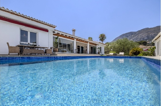 Villa in Denia zu verkaufen, Espace de vie 324 m², Baujahr 1993, Zustand modernisiert, + Fussbodenheizung, Klimaanlage, Terrain 1888 m², 4 Chambres &agrave; coucher, 2 Badezimmer, Pool, ref.: BC-7771-5