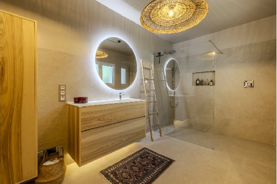 Villa in Denia zu verkaufen, Espace de vie 324 m², Baujahr 1993, Zustand modernisiert, + Fussbodenheizung, Klimaanlage, Terrain 1888 m², 4 Chambres &agrave; coucher, 2 Badezimmer, Pool, ref.: BC-7771-56