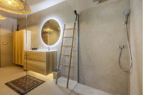 Villa in Denia zu verkaufen, Espace de vie 324 m², Baujahr 1993, Zustand modernisiert, + Fussbodenheizung, Klimaanlage, Terrain 1888 m², 4 Chambres &agrave; coucher, 2 Badezimmer, Pool, ref.: BC-7771-57
