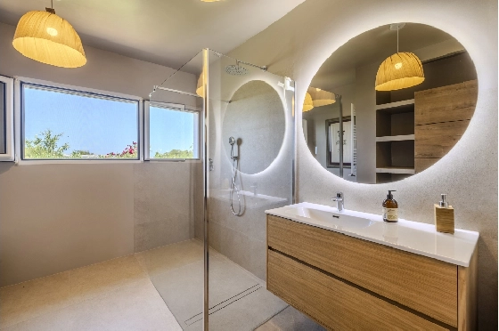 Villa in Denia zu verkaufen, Espace de vie 324 m², Baujahr 1993, Zustand modernisiert, + Fussbodenheizung, Klimaanlage, Terrain 1888 m², 4 Chambres &agrave; coucher, 2 Badezimmer, Pool, ref.: BC-7771-59