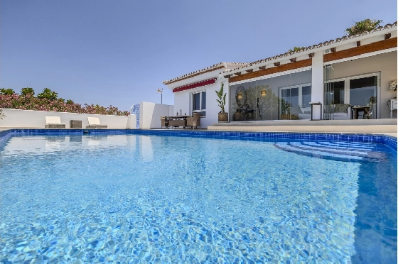 Villa in Denia zu verkaufen, Espace de vie 324 m², Baujahr 1993, Zustand modernisiert, + Fussbodenheizung, Klimaanlage, Terrain 1888 m², 4 Chambres &agrave; coucher, 2 Badezimmer, Pool, ref.: BC-7771-6