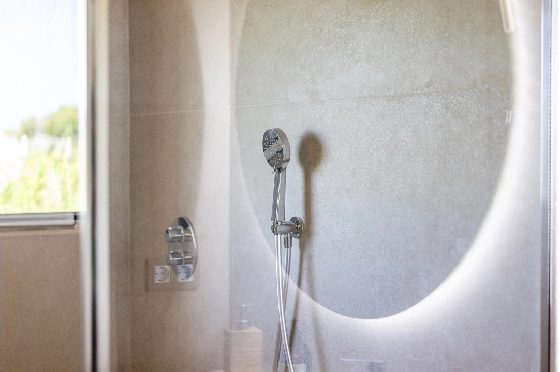 Villa in Denia zu verkaufen, Espace de vie 324 m², Baujahr 1993, Zustand modernisiert, + Fussbodenheizung, Klimaanlage, Terrain 1888 m², 4 Chambres &agrave; coucher, 2 Badezimmer, Pool, ref.: BC-7771-61