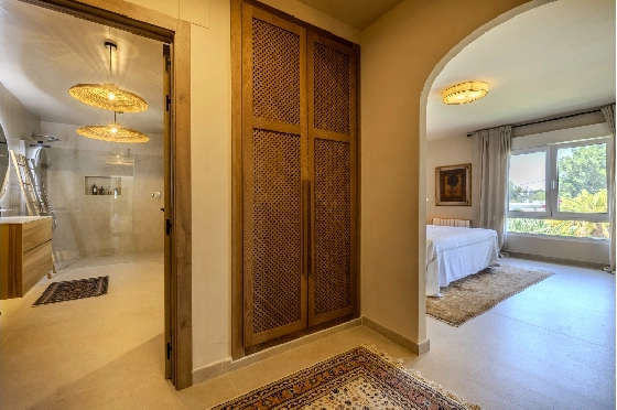 Villa in Denia zu verkaufen, Espace de vie 324 m², Baujahr 1993, Zustand modernisiert, + Fussbodenheizung, Klimaanlage, Terrain 1888 m², 4 Chambres &agrave; coucher, 2 Badezimmer, Pool, ref.: BC-7771-62
