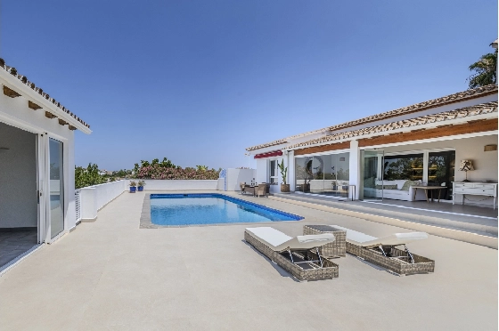 Villa in Denia zu verkaufen, Espace de vie 324 m², Baujahr 1993, Zustand modernisiert, + Fussbodenheizung, Klimaanlage, Terrain 1888 m², 4 Chambres &agrave; coucher, 2 Badezimmer, Pool, ref.: BC-7771-7