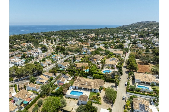 Villa in Denia zu verkaufen, Espace de vie 324 m², Baujahr 1993, Zustand modernisiert, + Fussbodenheizung, Klimaanlage, Terrain 1888 m², 4 Chambres &agrave; coucher, 2 Badezimmer, Pool, ref.: BC-7771-9