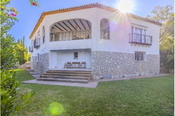 Villa in Denia zu verkaufen, Espace de vie 267 m², Baujahr 1993, Zustand gepflegt, + Zentralheizung, Terrain 1085 m², 4 Chambres &agrave; coucher, 3 Badezimmer, Pool, ref.: BC-7785-11