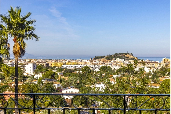 Villa in Denia zu verkaufen, Espace de vie 267 m², Baujahr 1993, Zustand gepflegt, + Zentralheizung, Terrain 1085 m², 4 Chambres &agrave; coucher, 3 Badezimmer, Pool, ref.: BC-7785-19
