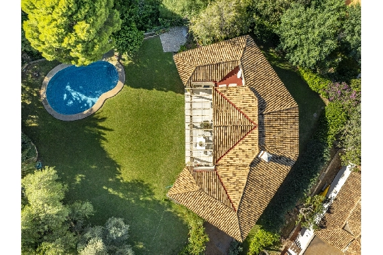 Villa in Denia zu verkaufen, Espace de vie 267 m², Baujahr 1993, Zustand gepflegt, + Zentralheizung, Terrain 1085 m², 4 Chambres &agrave; coucher, 3 Badezimmer, Pool, ref.: BC-7785-2