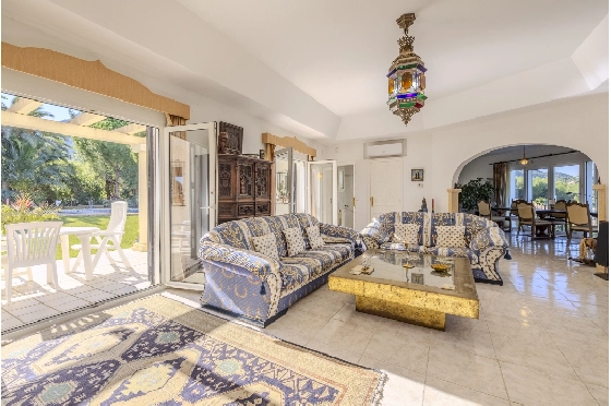 Villa in Denia zu verkaufen, Espace de vie 267 m², Baujahr 1993, Zustand gepflegt, + Zentralheizung, Terrain 1085 m², 4 Chambres &agrave; coucher, 3 Badezimmer, Pool, ref.: BC-7785-22