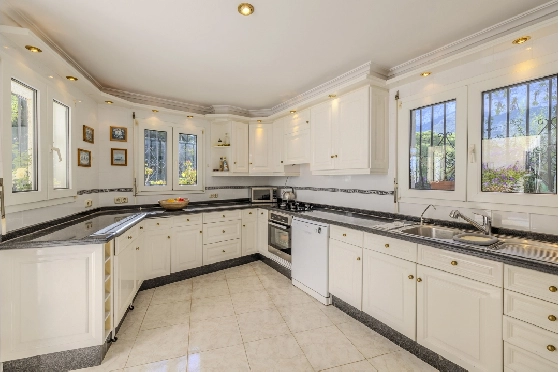 Villa in Denia zu verkaufen, Espace de vie 267 m², Baujahr 1993, Zustand gepflegt, + Zentralheizung, Terrain 1085 m², 4 Chambres &agrave; coucher, 3 Badezimmer, Pool, ref.: BC-7785-29