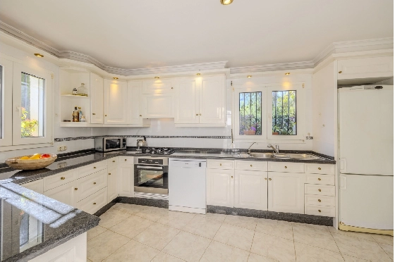 Villa in Denia zu verkaufen, Espace de vie 267 m², Baujahr 1993, Zustand gepflegt, + Zentralheizung, Terrain 1085 m², 4 Chambres &agrave; coucher, 3 Badezimmer, Pool, ref.: BC-7785-30
