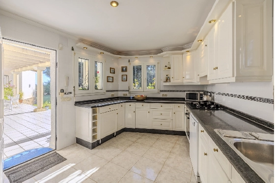 Villa in Denia zu verkaufen, Espace de vie 267 m², Baujahr 1993, Zustand gepflegt, + Zentralheizung, Terrain 1085 m², 4 Chambres &agrave; coucher, 3 Badezimmer, Pool, ref.: BC-7785-32