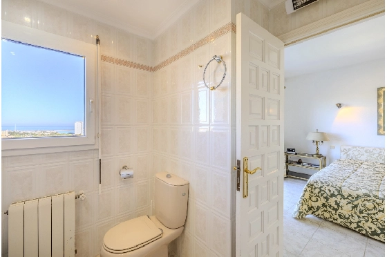 Villa in Denia zu verkaufen, Espace de vie 267 m², Baujahr 1993, Zustand gepflegt, + Zentralheizung, Terrain 1085 m², 4 Chambres &agrave; coucher, 3 Badezimmer, Pool, ref.: BC-7785-37
