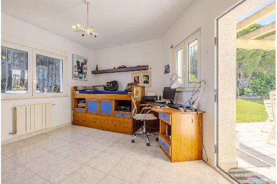 Villa in Denia zu verkaufen, Espace de vie 267 m², Baujahr 1993, Zustand gepflegt, + Zentralheizung, Terrain 1085 m², 4 Chambres &agrave; coucher, 3 Badezimmer, Pool, ref.: BC-7785-39