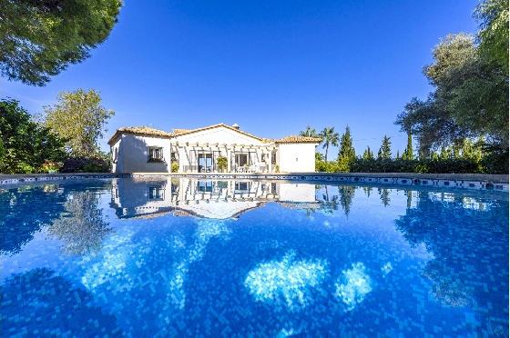 Villa in Denia zu verkaufen, Espace de vie 267 m², Baujahr 1993, Zustand gepflegt, + Zentralheizung, Terrain 1085 m², 4 Chambres &agrave; coucher, 3 Badezimmer, Pool, ref.: BC-7785-4
