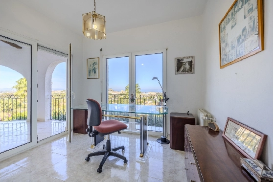 Villa in Denia zu verkaufen, Espace de vie 267 m², Baujahr 1993, Zustand gepflegt, + Zentralheizung, Terrain 1085 m², 4 Chambres &agrave; coucher, 3 Badezimmer, Pool, ref.: BC-7785-40
