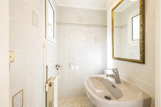 Villa in Denia zu verkaufen, Espace de vie 267 m², Baujahr 1993, Zustand gepflegt, + Zentralheizung, Terrain 1085 m², 4 Chambres &agrave; coucher, 3 Badezimmer, Pool, ref.: BC-7785-43