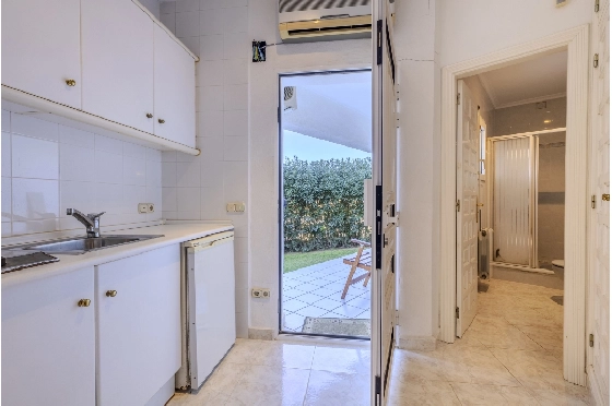 Villa in Denia zu verkaufen, Espace de vie 267 m², Baujahr 1993, Zustand gepflegt, + Zentralheizung, Terrain 1085 m², 4 Chambres &agrave; coucher, 3 Badezimmer, Pool, ref.: BC-7785-46