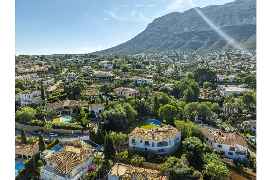 Villa in Denia zu verkaufen, Espace de vie 267 m², Baujahr 1993, Zustand gepflegt, + Zentralheizung, Terrain 1085 m², 4 Chambres &agrave; coucher, 3 Badezimmer, Pool, ref.: BC-7785-48