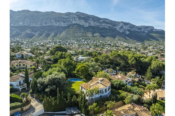 Villa in Denia zu verkaufen, Espace de vie 267 m², Baujahr 1993, Zustand gepflegt, + Zentralheizung, Terrain 1085 m², 4 Chambres &agrave; coucher, 3 Badezimmer, Pool, ref.: BC-7785-50