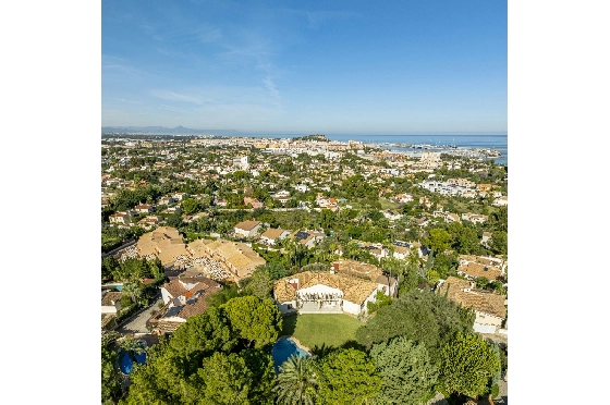 Villa in Denia zu verkaufen, Espace de vie 267 m², Baujahr 1993, Zustand gepflegt, + Zentralheizung, Terrain 1085 m², 4 Chambres &agrave; coucher, 3 Badezimmer, Pool, ref.: BC-7785-55