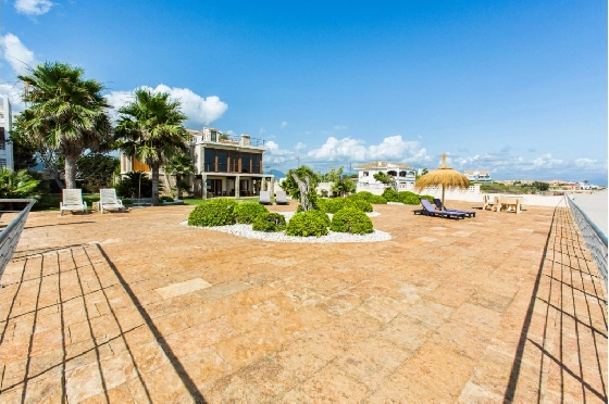 Villa in Denia zu verkaufen, Espace de vie 266 m², Klimaanlage, Terrain 1254 m², 5 Chambres &agrave; coucher, 3 Badezimmer, Pool, ref.: VI-CHA2550-13