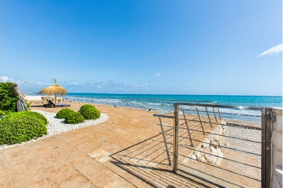 Villa in Denia zu verkaufen, Espace de vie 266 m², Klimaanlage, Terrain 1254 m², 5 Chambres &agrave; coucher, 3 Badezimmer, Pool, ref.: VI-CHA2550-15