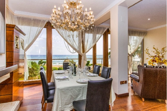 Villa in Denia zu verkaufen, Espace de vie 266 m², Klimaanlage, Terrain 1254 m², 5 Chambres &agrave; coucher, 3 Badezimmer, Pool, ref.: VI-CHA2550-23