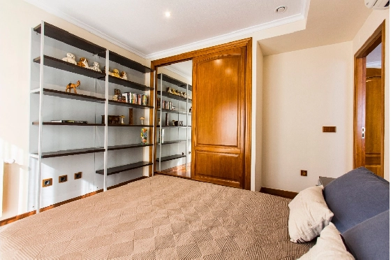 Villa in Denia zu verkaufen, Espace de vie 266 m², Klimaanlage, Terrain 1254 m², 5 Chambres &agrave; coucher, 3 Badezimmer, Pool, ref.: VI-CHA2550-30
